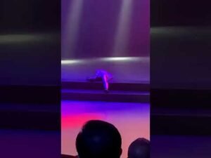 Robot humanoide sufre tremendo accidente imitando a Michael Jackson | Fallos de la Robótica | CIBERED