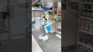 Hong Kong abre una tienda sin empleados humanos: un solo robot humanoide gestionará todo el negocio visto en CIBERED