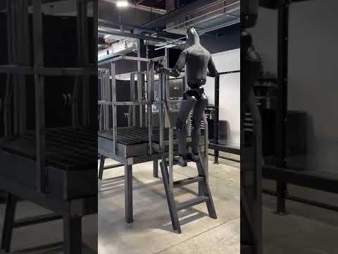 Robot humanoide Figure 03 aprende a subir escaleras visto en robótica CIBERED